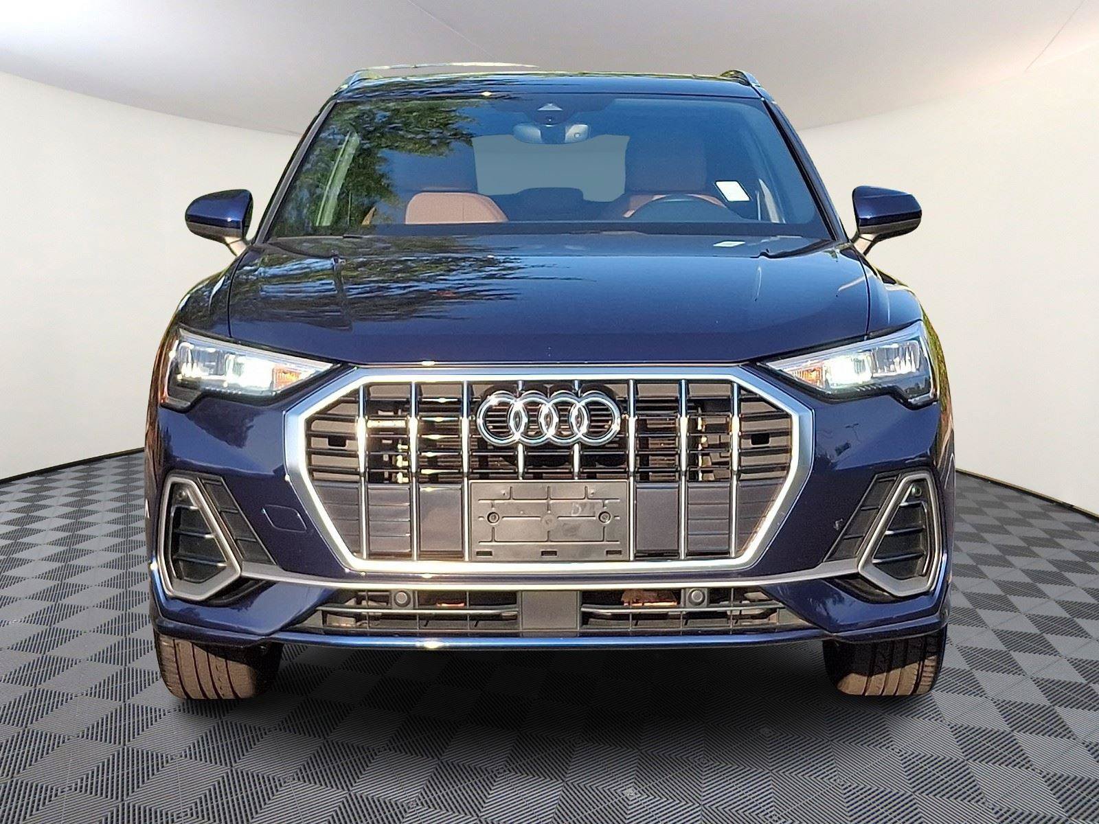 Used 2021 Audi Q3 2.0T Premium w/ Convenience Package AWD/4WD image 2