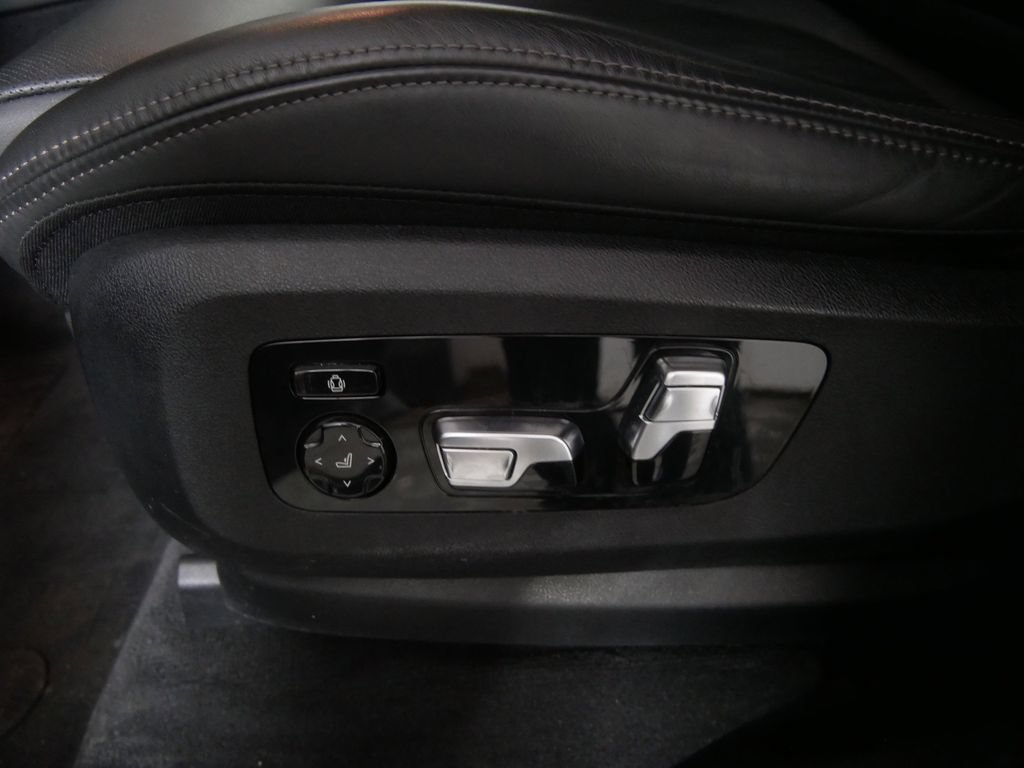 Used 2024 BMW X7 M60i AWD/4WD image 21
