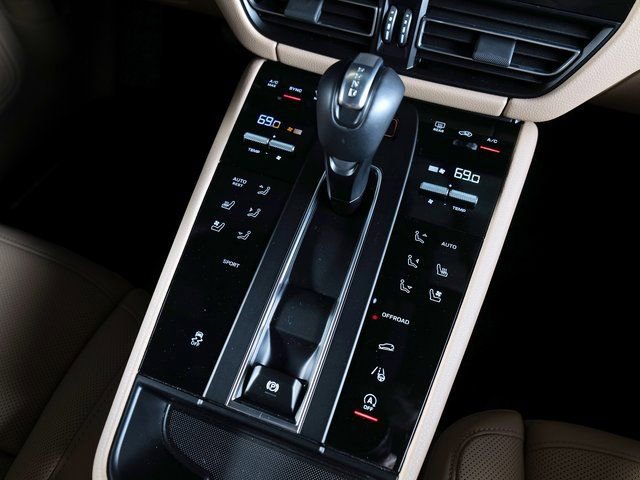 Certified 2025 Porsche Macan 2.0L I4 Turbo image 17