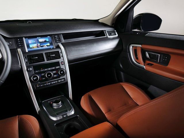Used 2017 Land Rover Discovery Sport HSE Luxury image 18