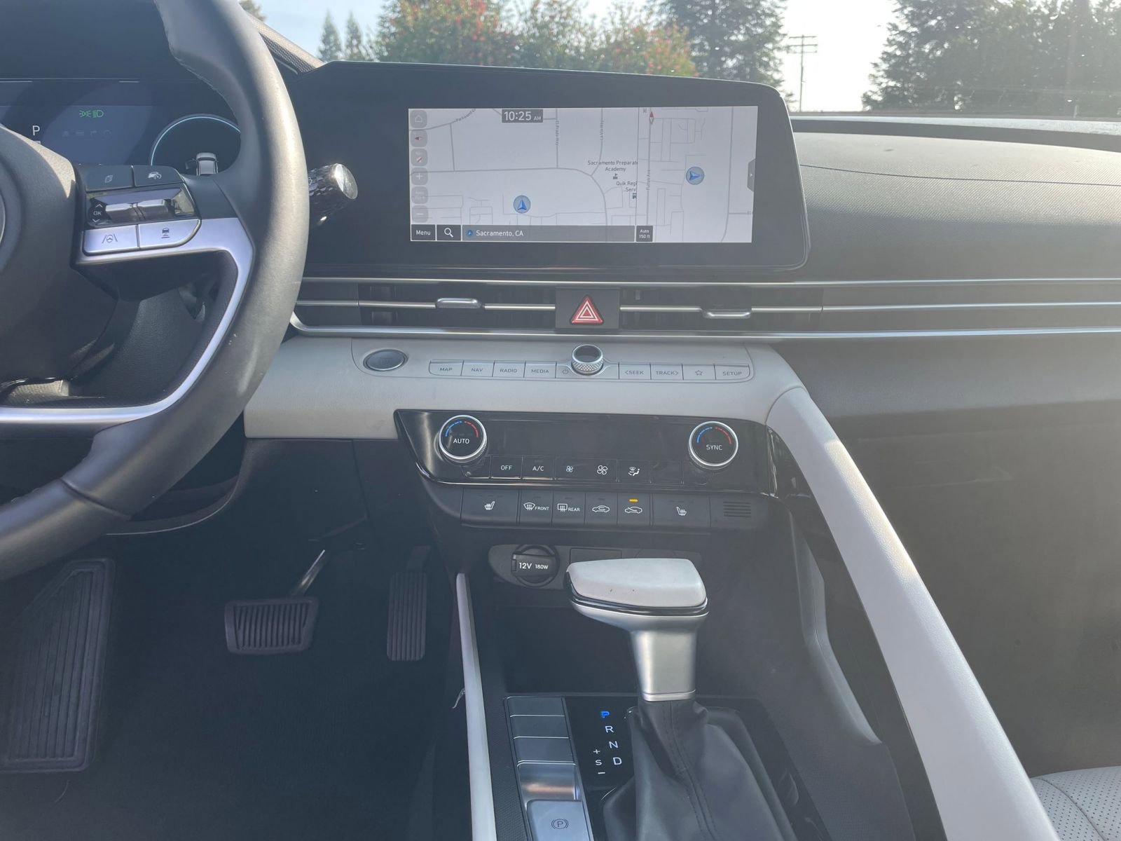 Used 2025 Hyundai Elantra Limited image 17