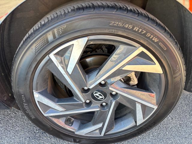 Used 2024 Hyundai Elantra Limited FWD image 10