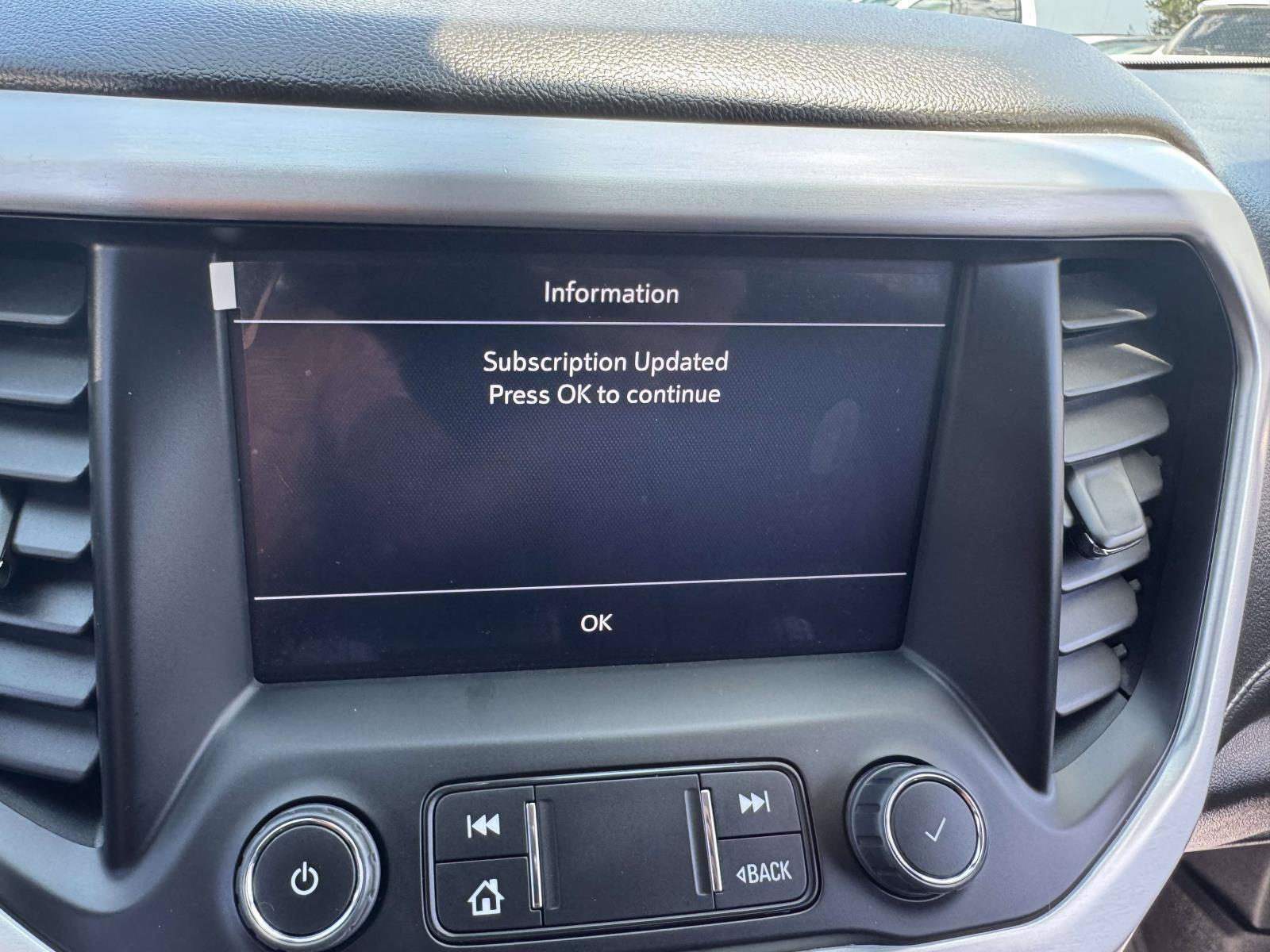 Used 2023 GMC Acadia SLE w/ Driver Convenience Package FWD image 30