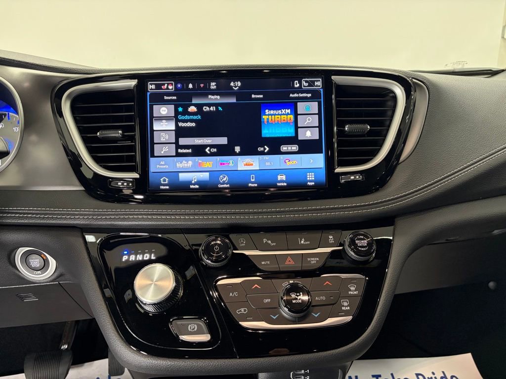 New 2026 Chrysler Pacifica Select AWD/4WD image 14