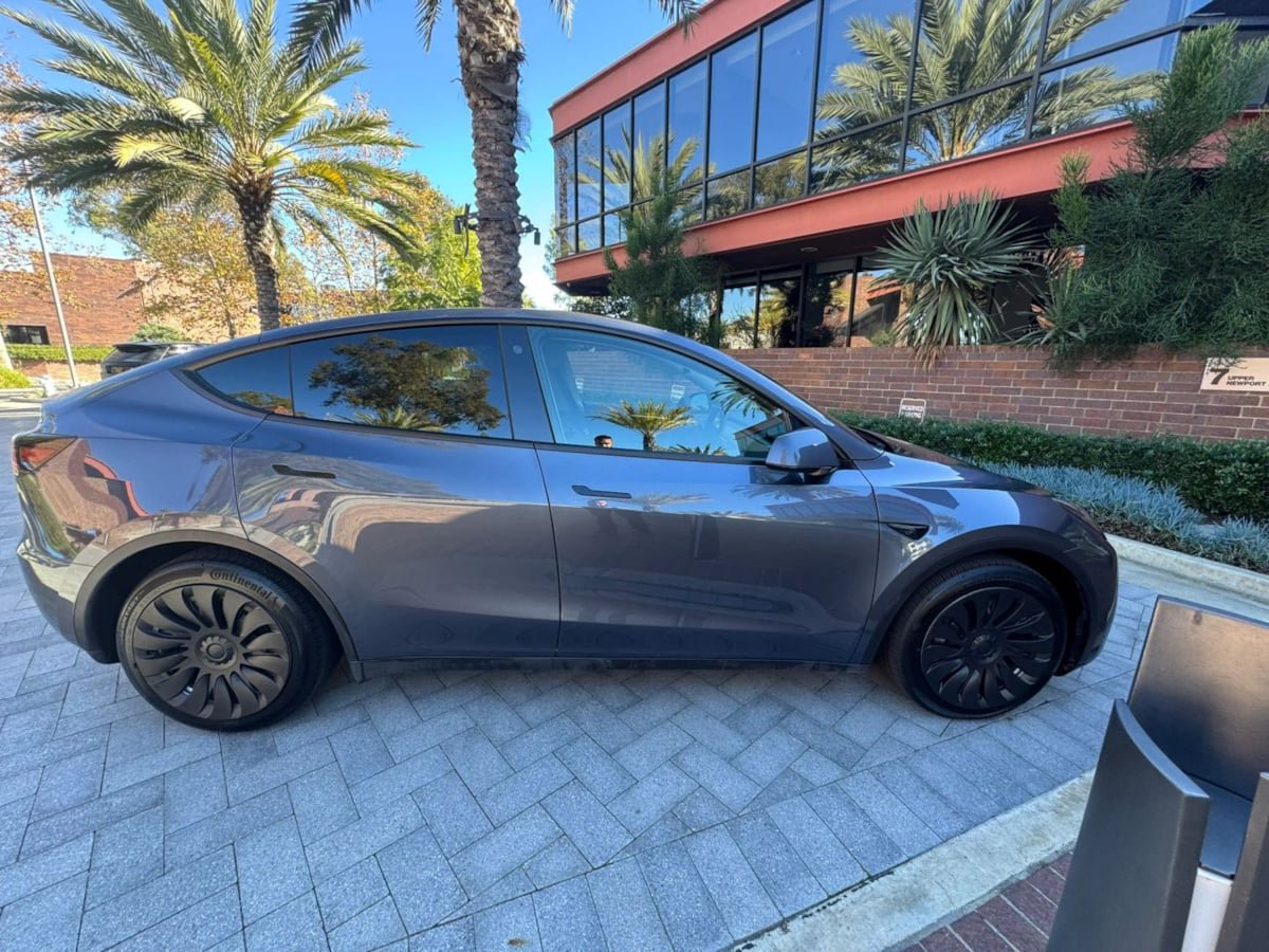 Used 2024 Tesla Model Y Long Range AWD/4WD image 8