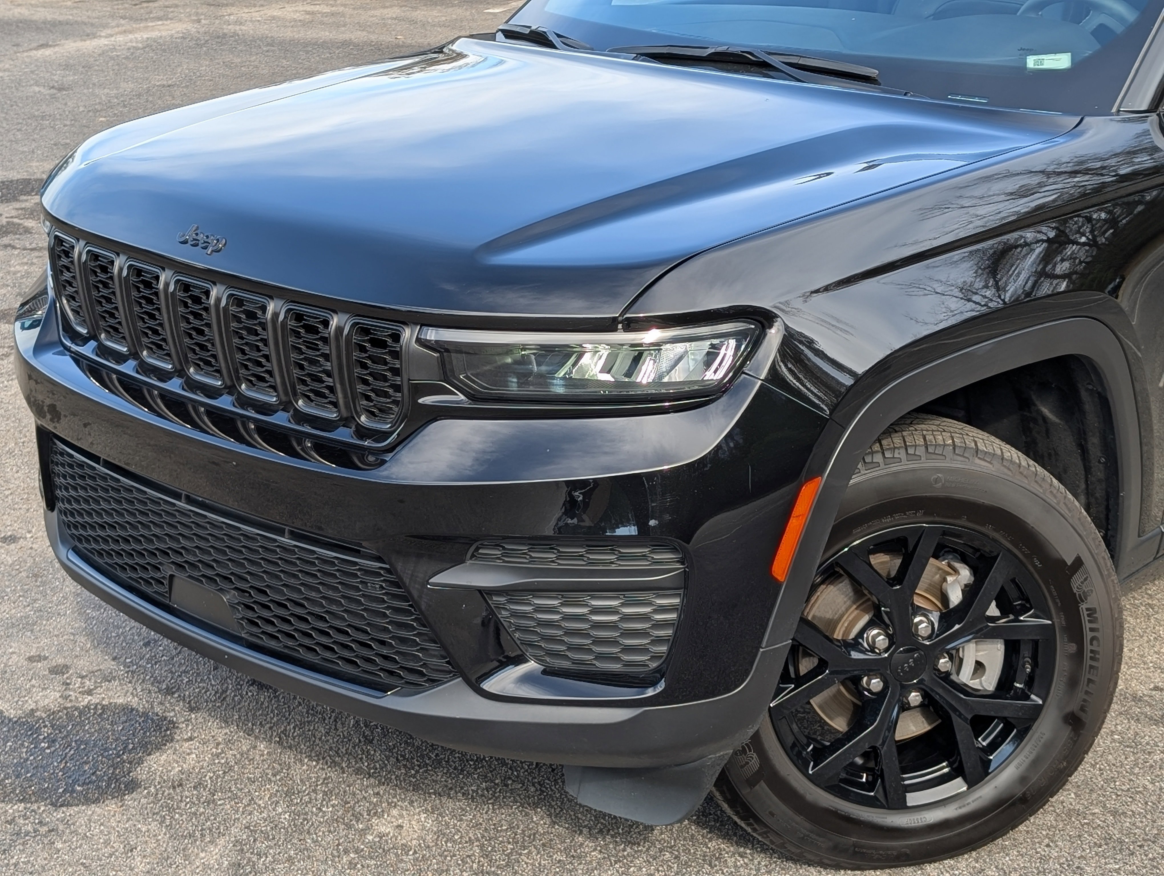 Used 2024 Jeep Grand Cherokee Altitude image 13