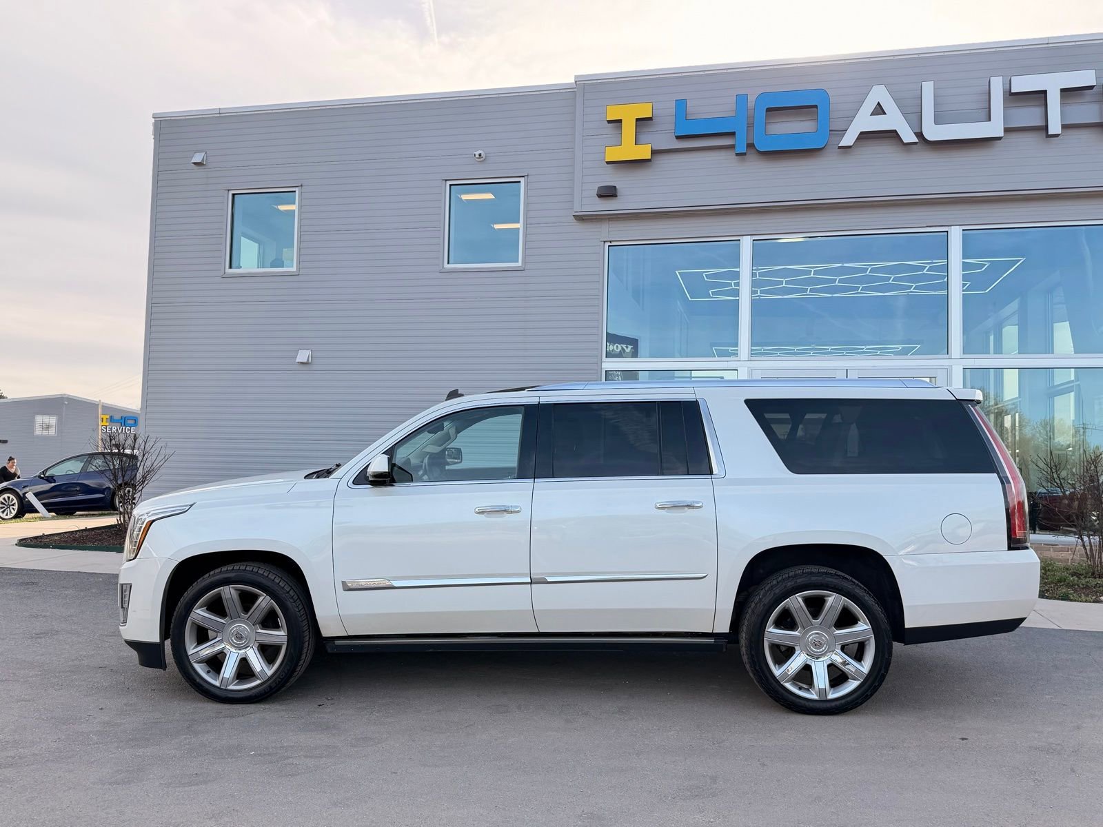 Used 2015 Cadillac Escalade ESV Premium AWD/4WD image 12