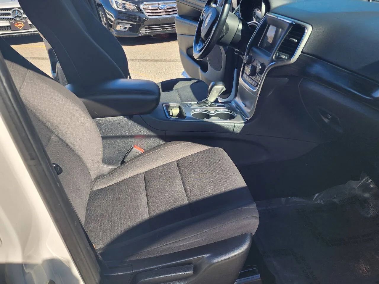 Used 2020 Jeep Grand Cherokee Laredo image 14