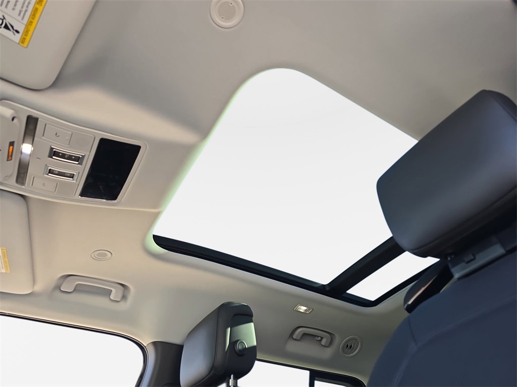 New 2026 Land Rover Defender 130 X-Dynamic SE image 31