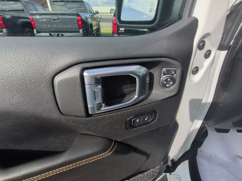 Used 2026 Jeep Wrangler Unlimited Sahara AWD/4WD image 13