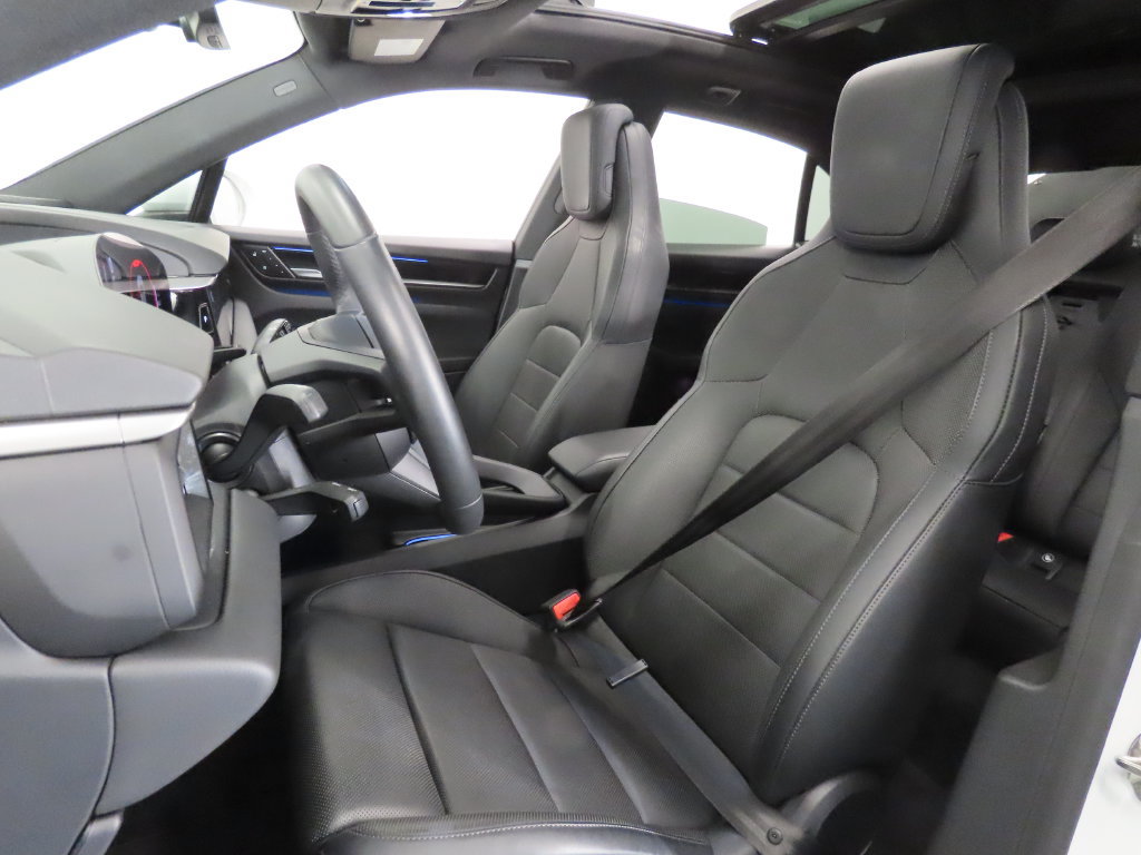 Certified 2025 Porsche Macan Electric w/ Premium Package RWD image 5