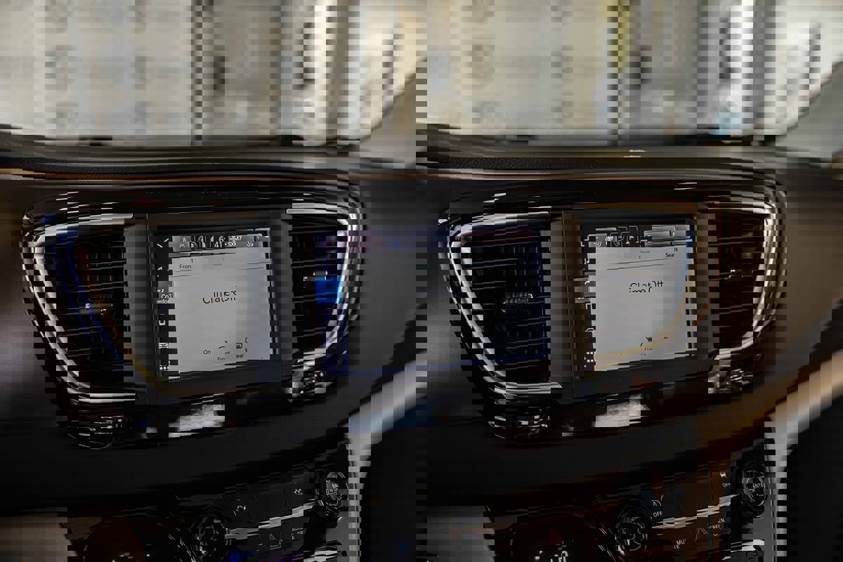 Used 2022 Chrysler Voyager LX image 28