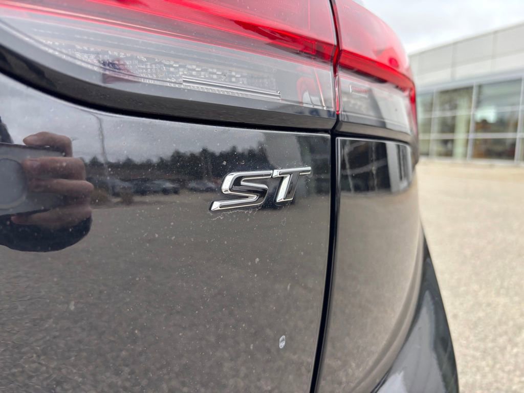 Used 2021 Buick Envision Essence w/ Sport Touring Package image 10