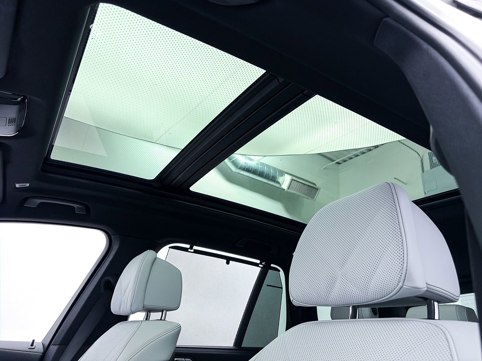 Used 2023 BMW X5 xDrive45e w/ Executive Package image 3