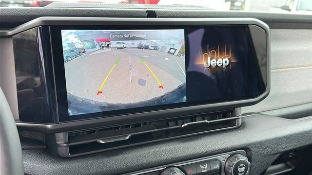 Used 2024 Jeep Wrangler Unlimited AWD/4WD image 17
