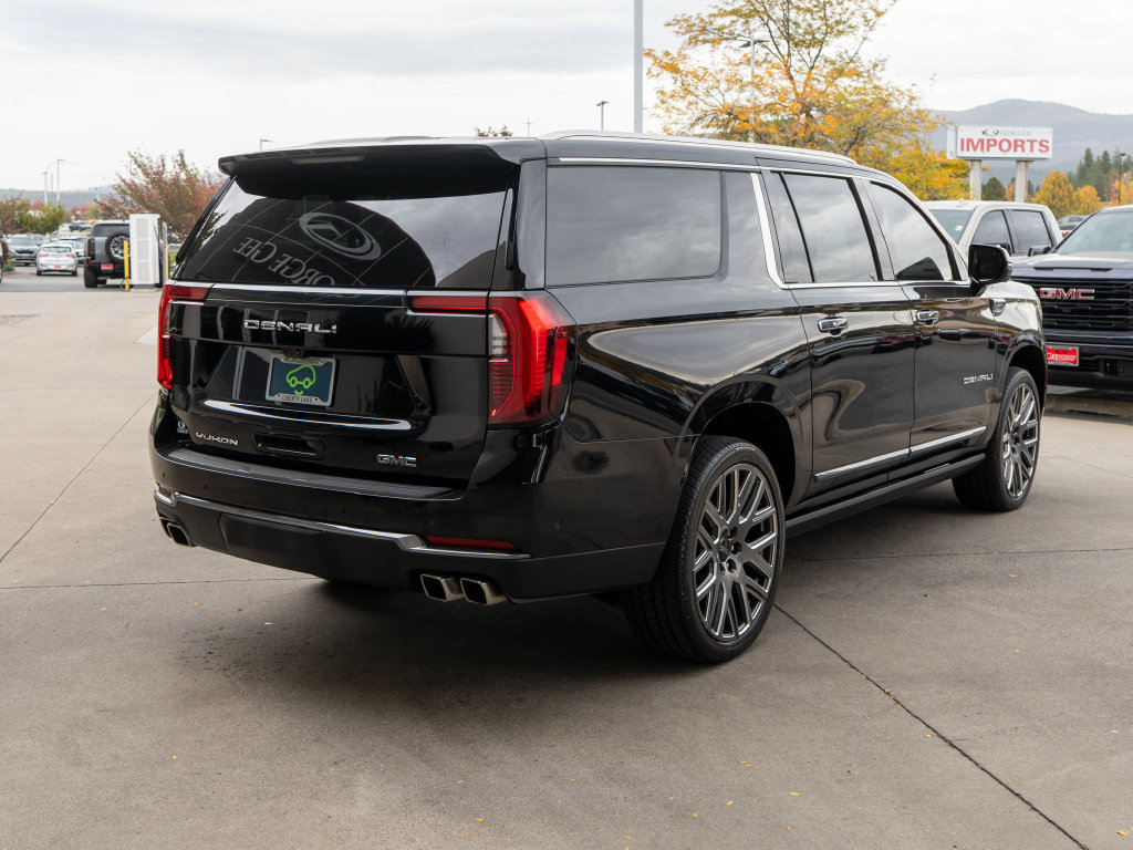 Certified 2025 GMC Yukon XL Denali Ultimate AWD/4WD image 8
