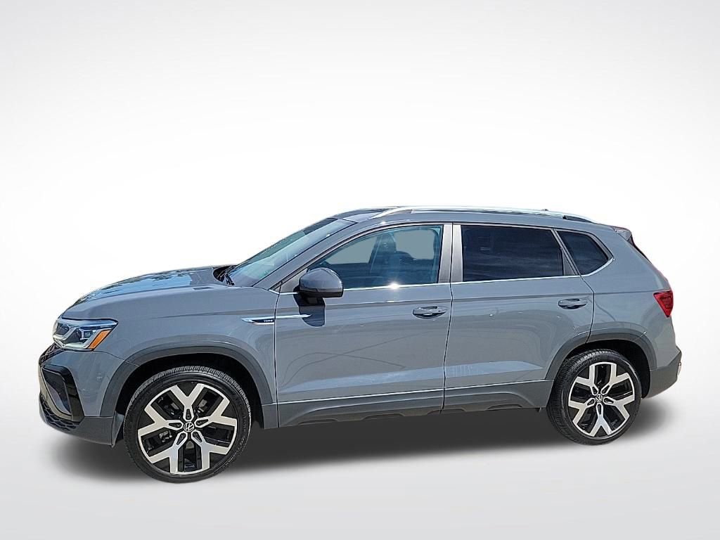 Used 2022 Volkswagen Taos SEL w/ Panoramic Sunroof Package image 2