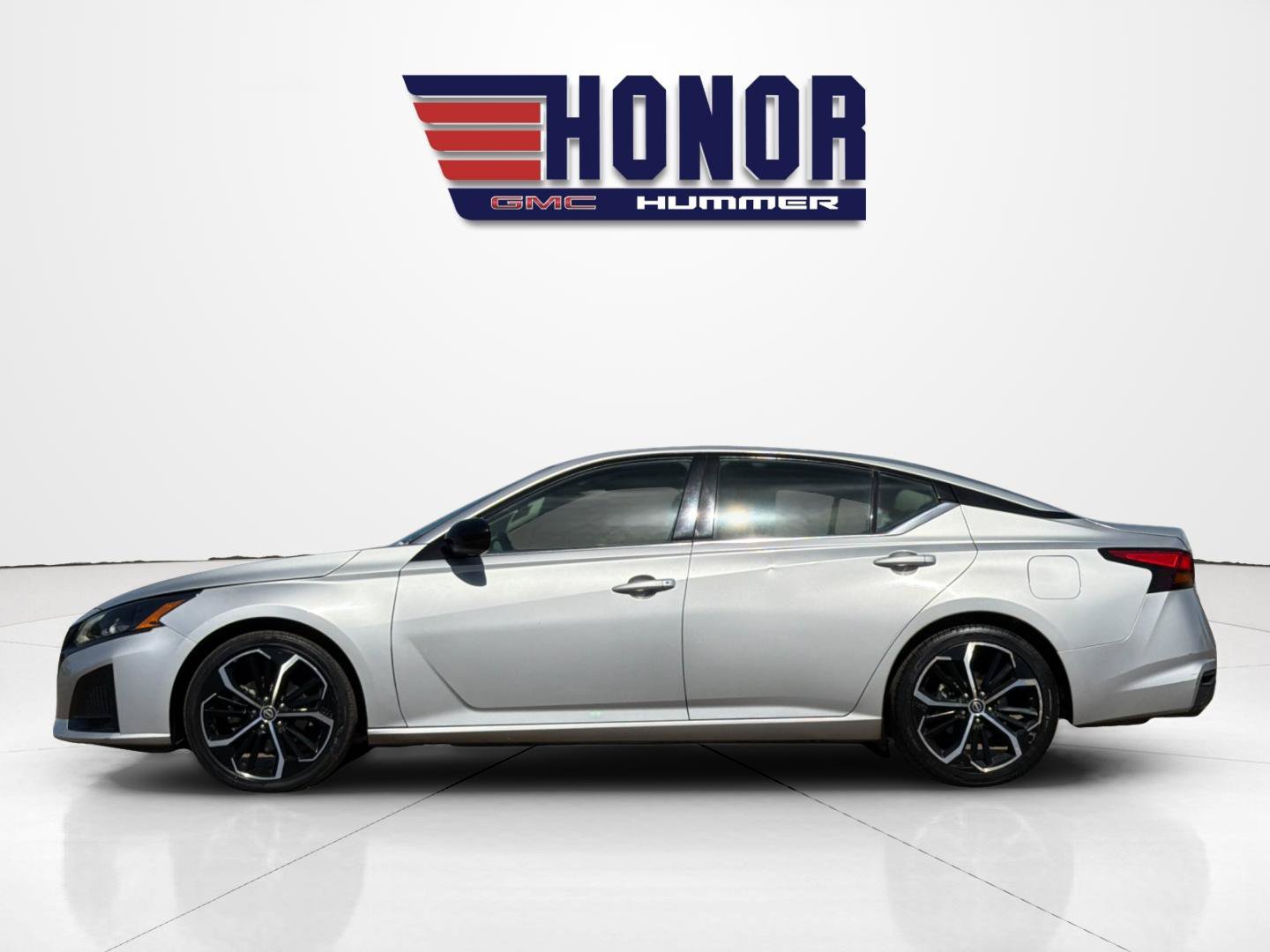 Used 2024 Nissan Altima 2.5 SR FWD image 7