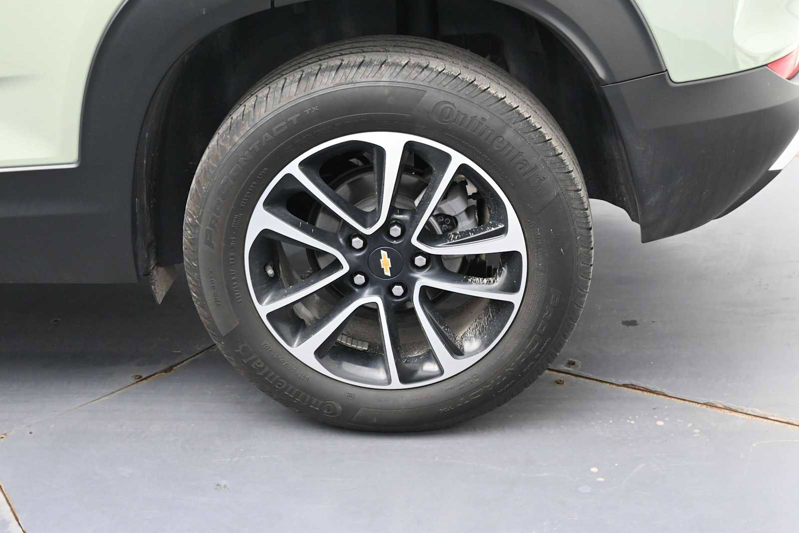 Used 2025 Chevrolet TrailBlazer LT w/ LT Cold Weather Package AWD/4WD image 5