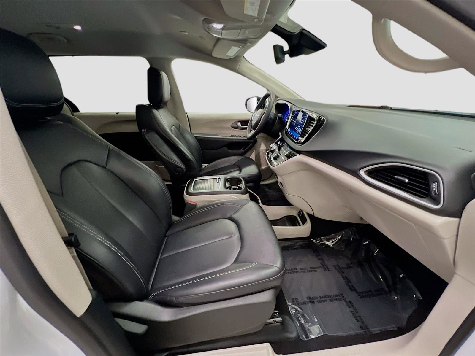 Used 2024 Chrysler Pacifica Touring-L FWD image 28