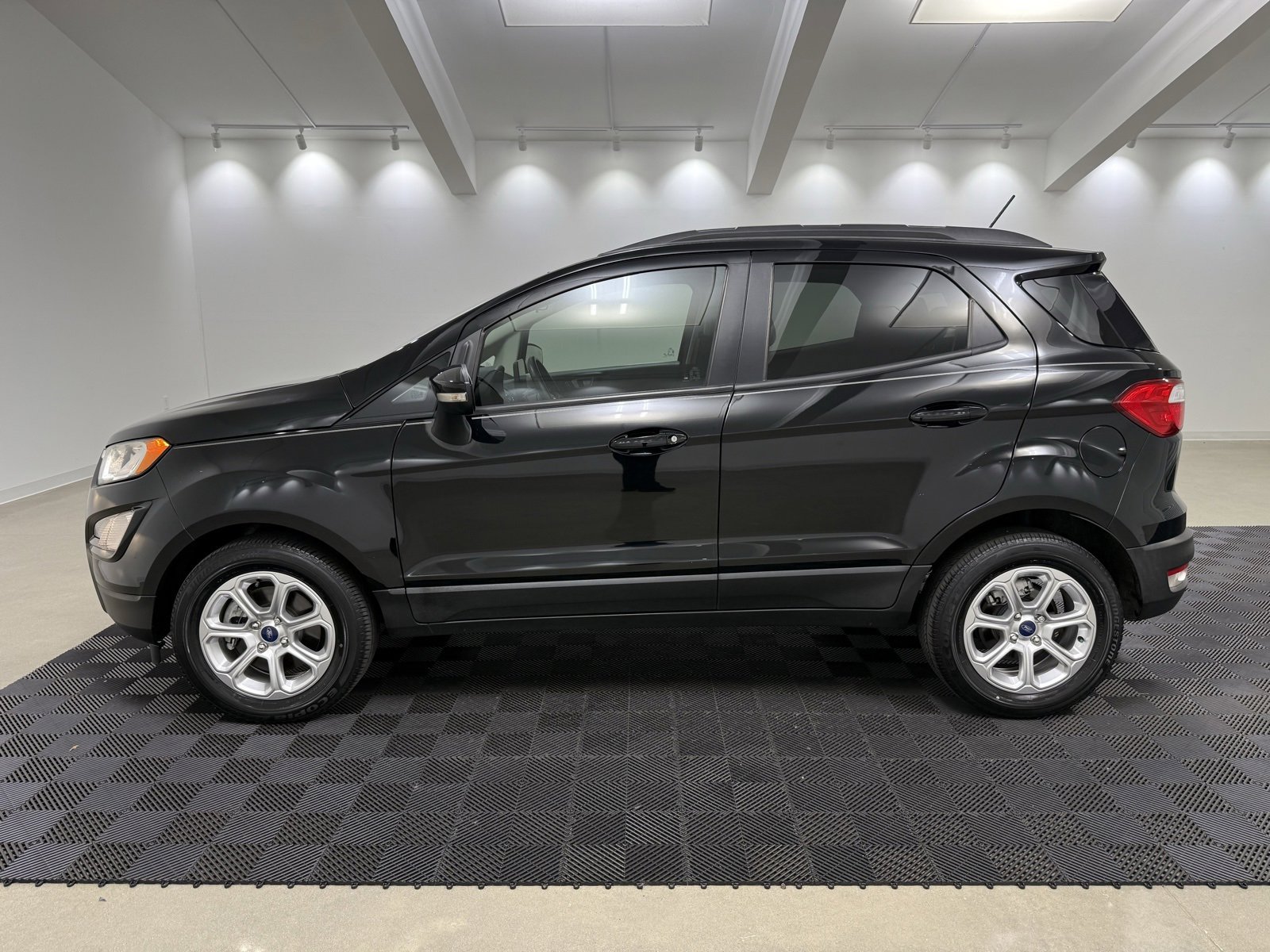 Used 2020 Ford EcoSport SE w/ SE Convenience Package image 5