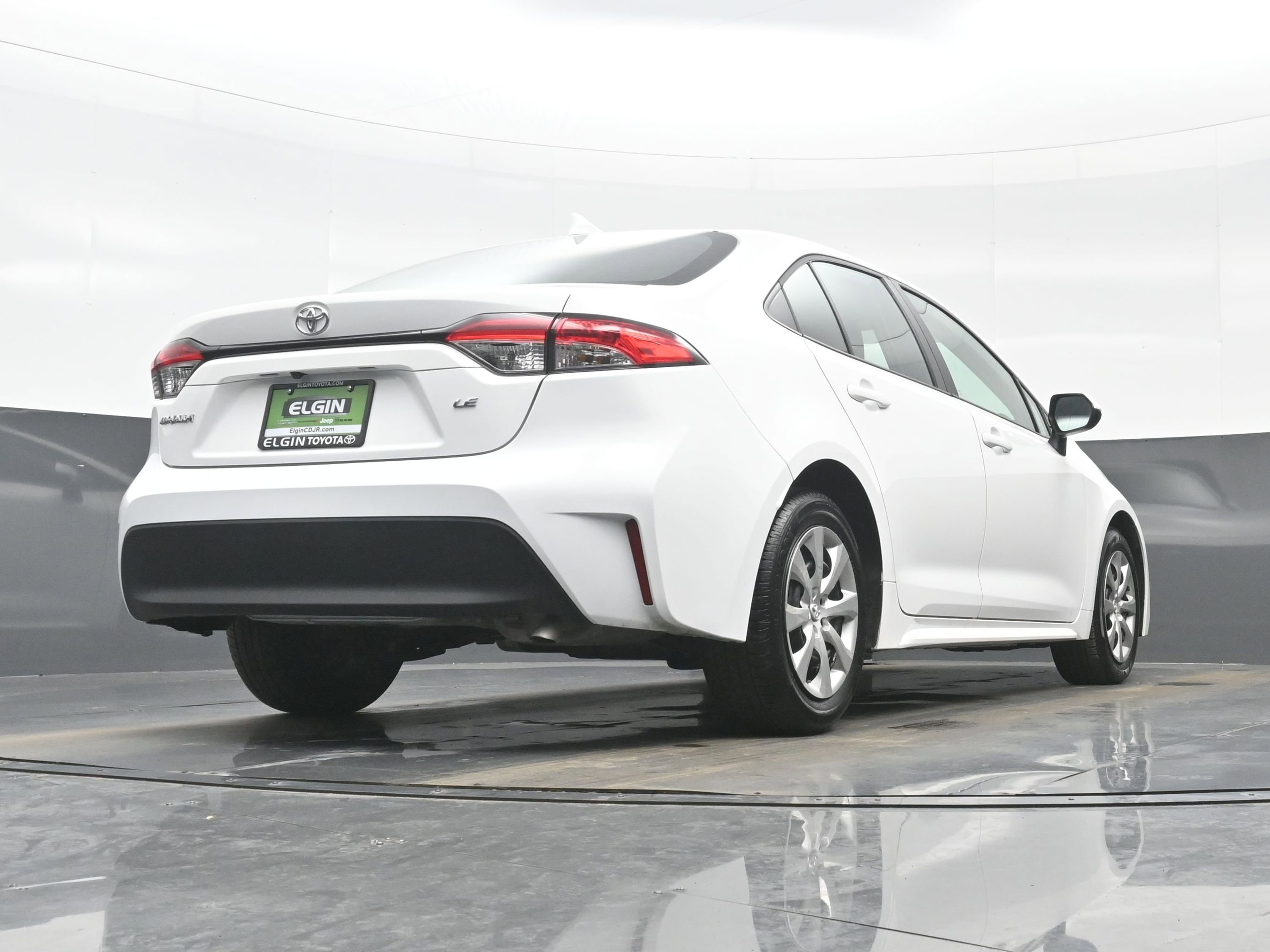 Used 2025 Toyota Corolla LE image 28