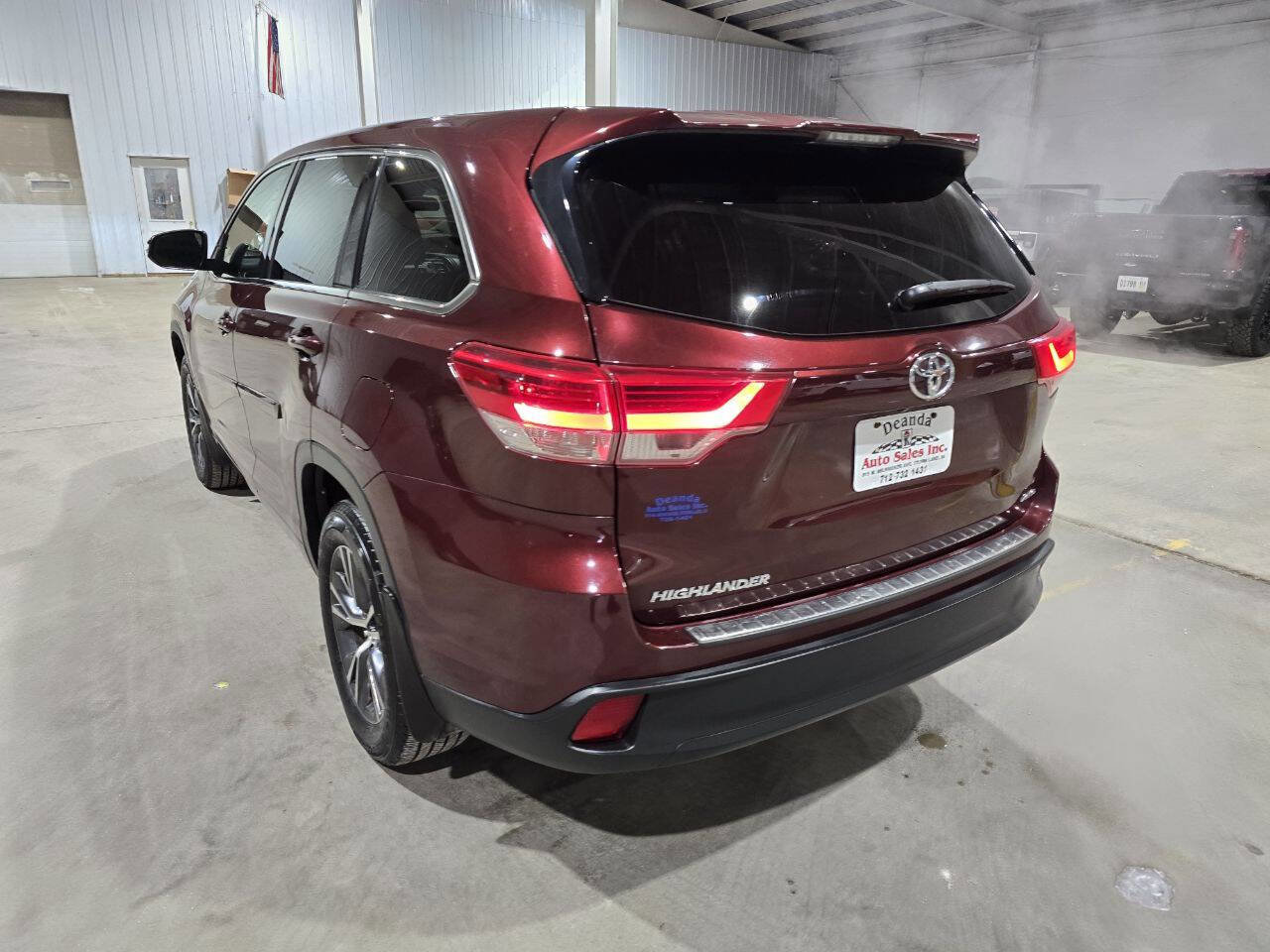 Used 2017 Toyota Highlander LE AWD/4WD image 9