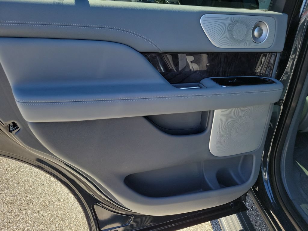 Used 2021 Lincoln Navigator Reserve w/ Luxury Package AWD/4WD image 26