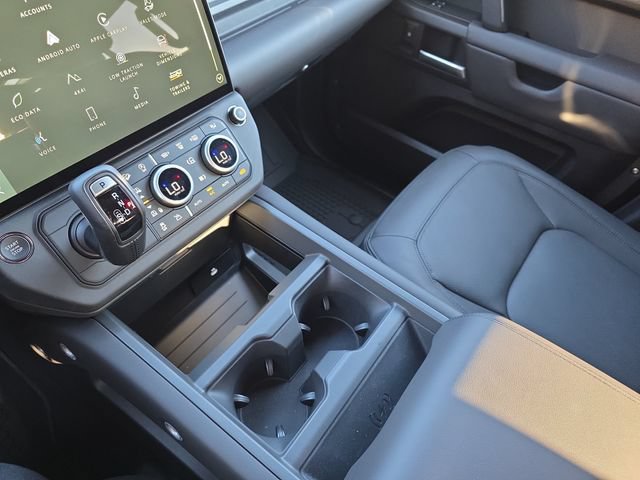 New 2026 Land Rover Defender 110 X-Dynamic SE AWD/4WD image 18