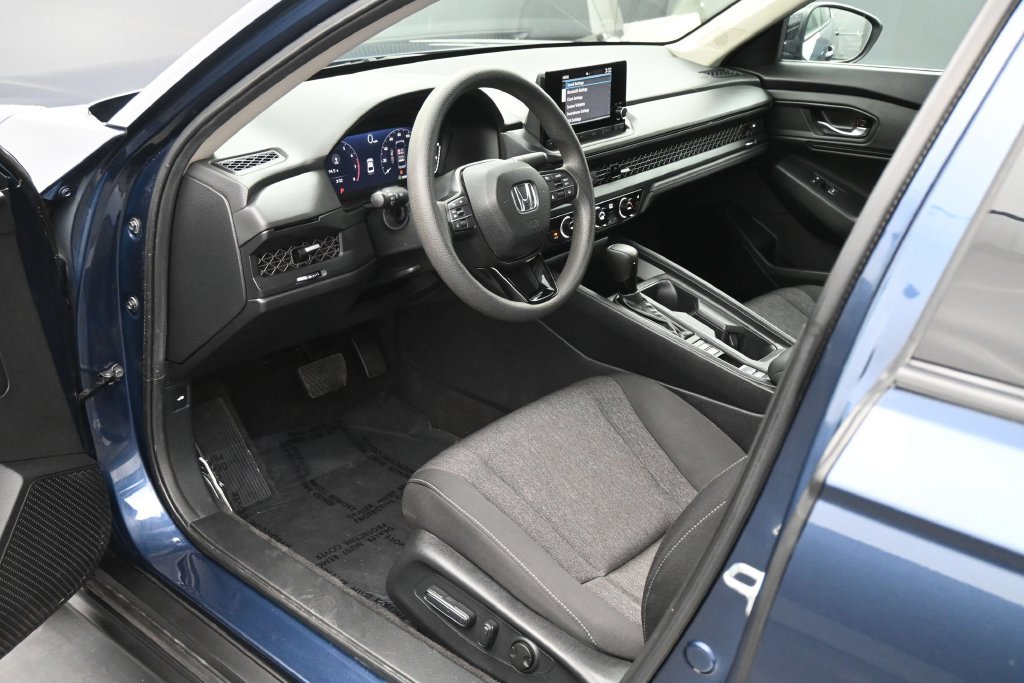 Used 2023 Honda Accord EX image 2