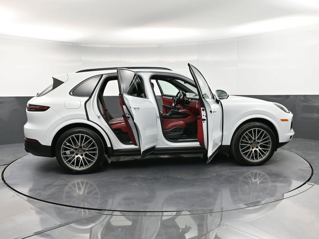 Certified 2023 Porsche Cayenne S Platinum image 36
