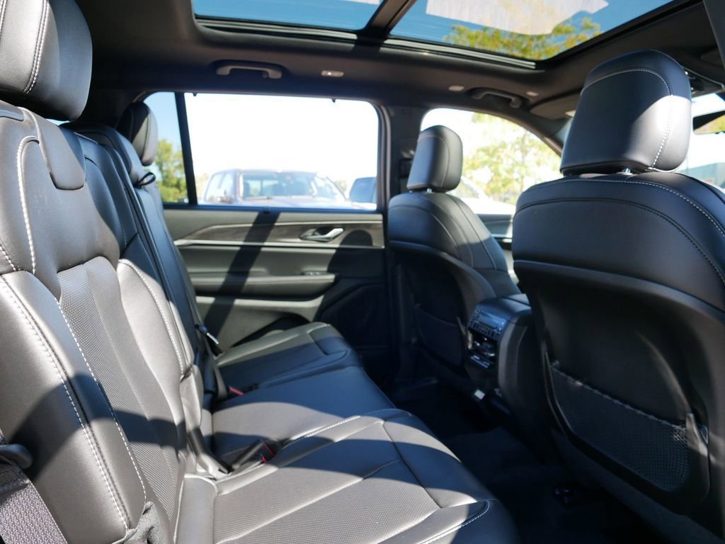 Certified 2025 Jeep Grand Cherokee L Limited w/ Luxury Tech Group II image 28