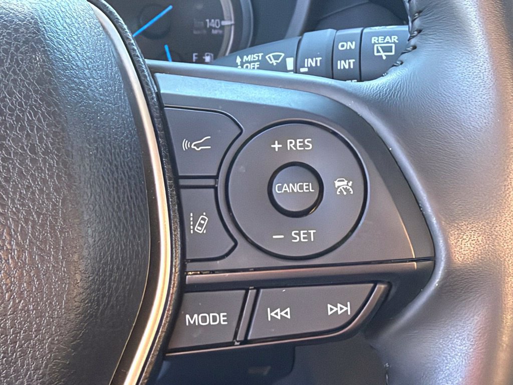Used 2024 Toyota Venza LE AWD/4WD image 29