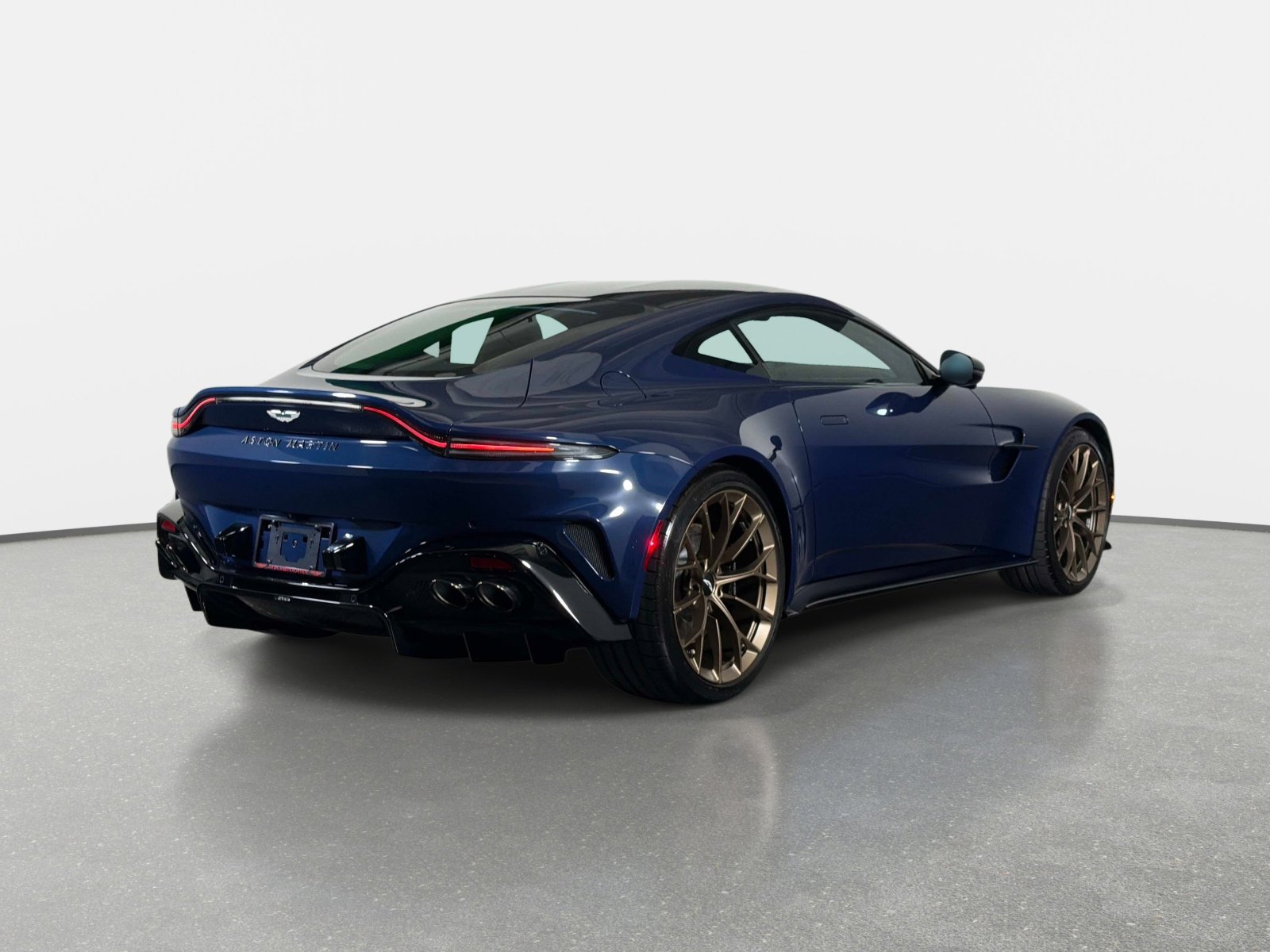 Used 2025 Aston Martin V8 Vantage Coupe RWD image 3