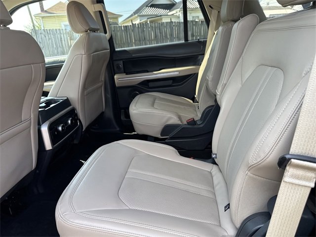 Used 2024 Ford Expedition Limited image 11