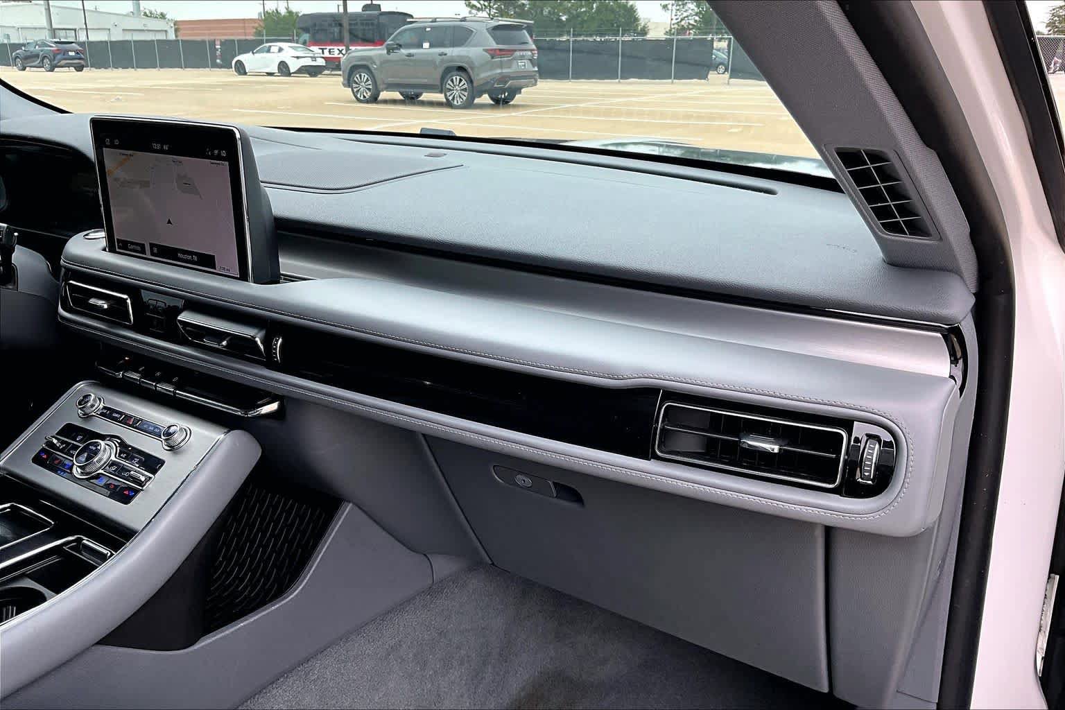 Used 2020 Lincoln Aviator Reserve w/ Equipment Group 201A RWD image 18