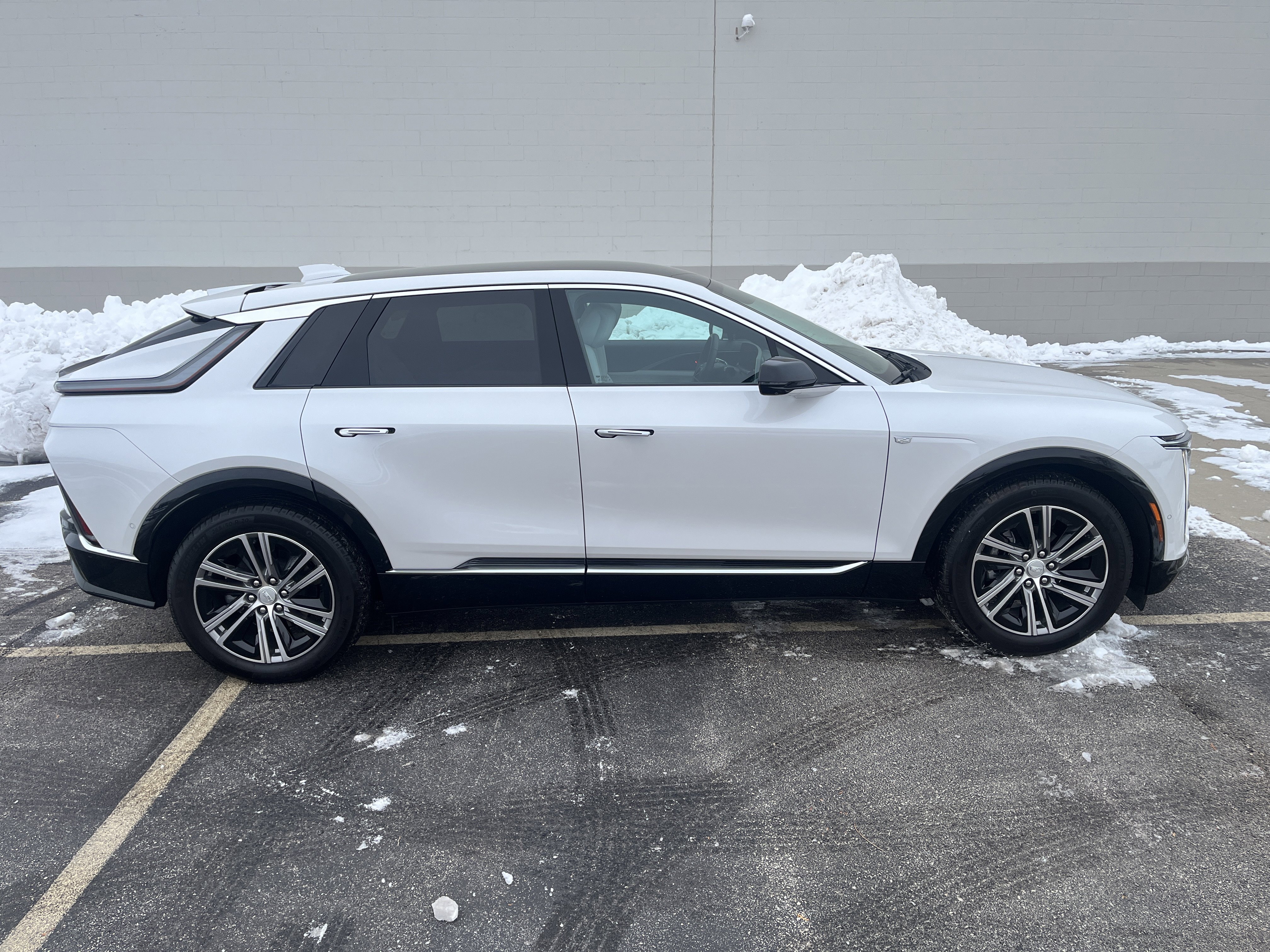 Used 2025 Cadillac Lyriq Luxury image 7