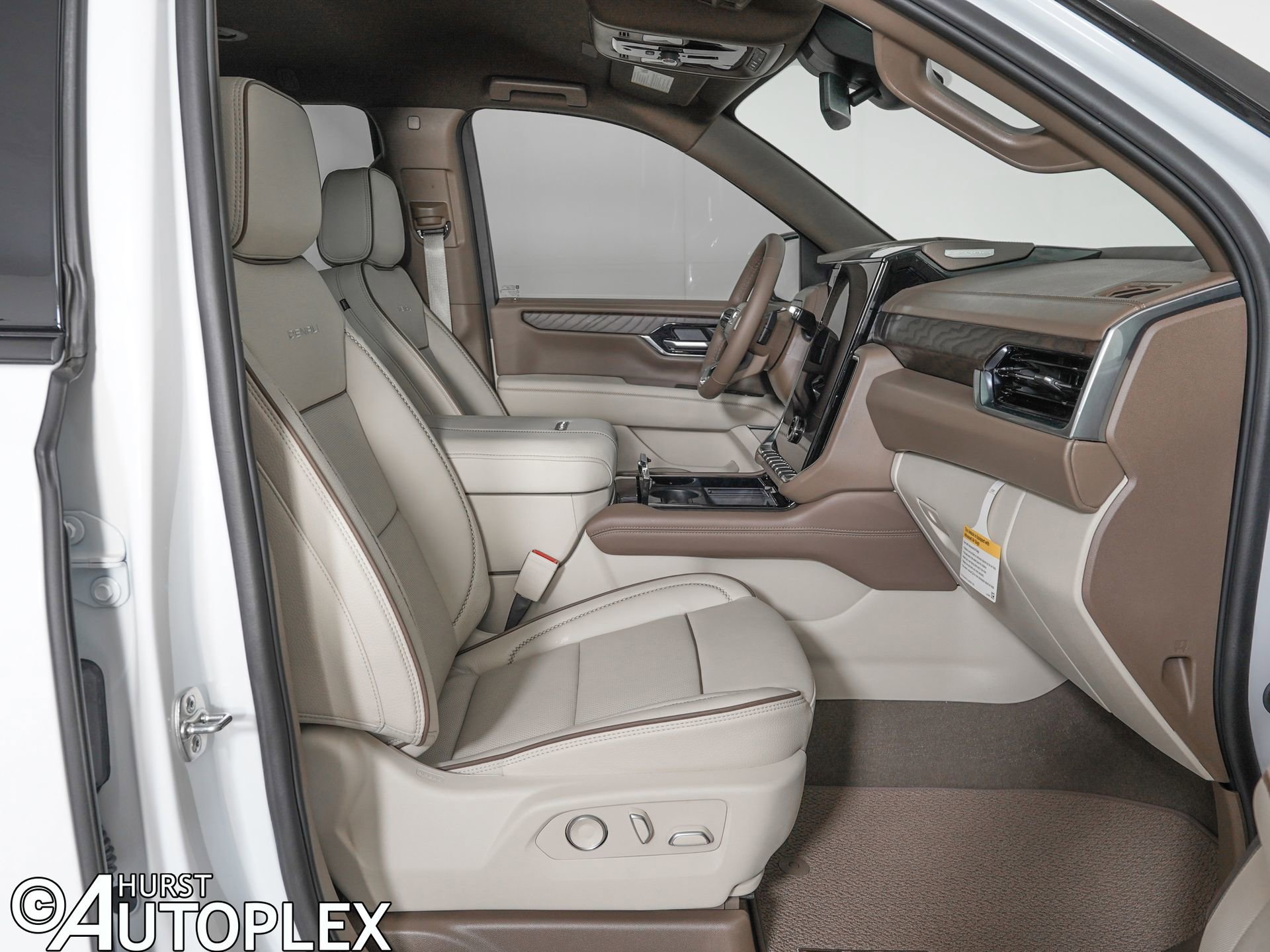 Used 2026 GMC Yukon Denali image 9