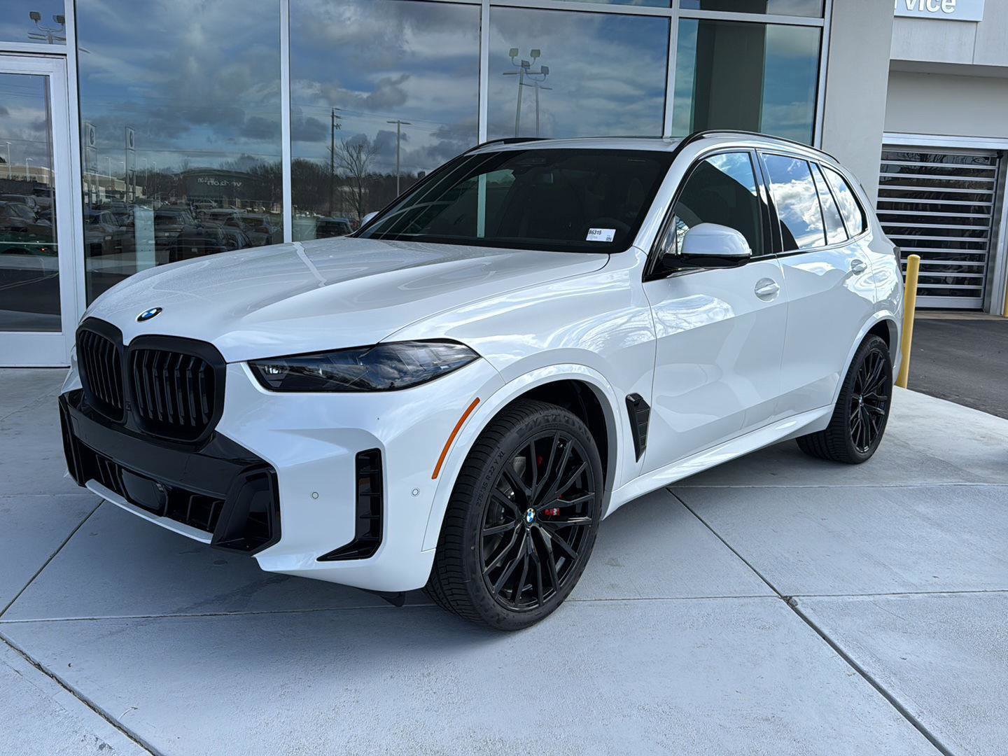 New 2026 BMW X5 sDrive40i image 1