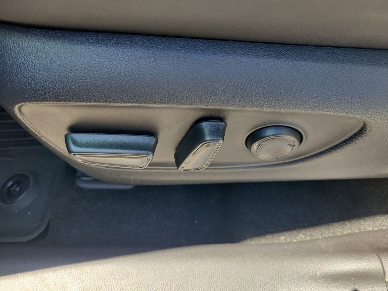 Used 2023 Toyota RAV4 XLE Premium image 18