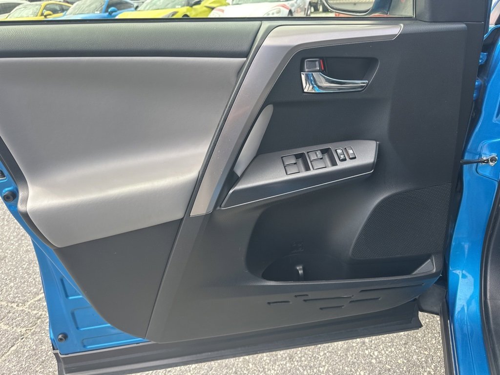 Used 2018 Toyota RAV4 XLE image 23