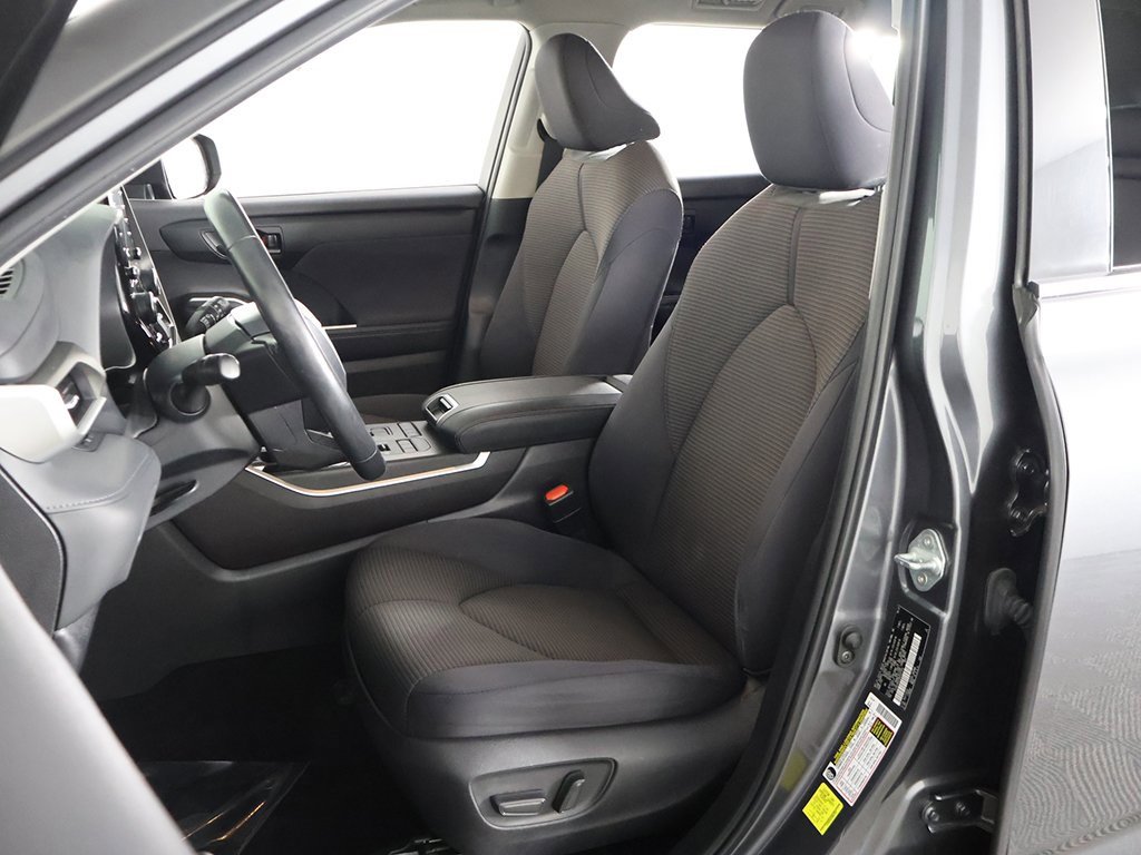 Used 2022 Toyota Highlander LE image 28