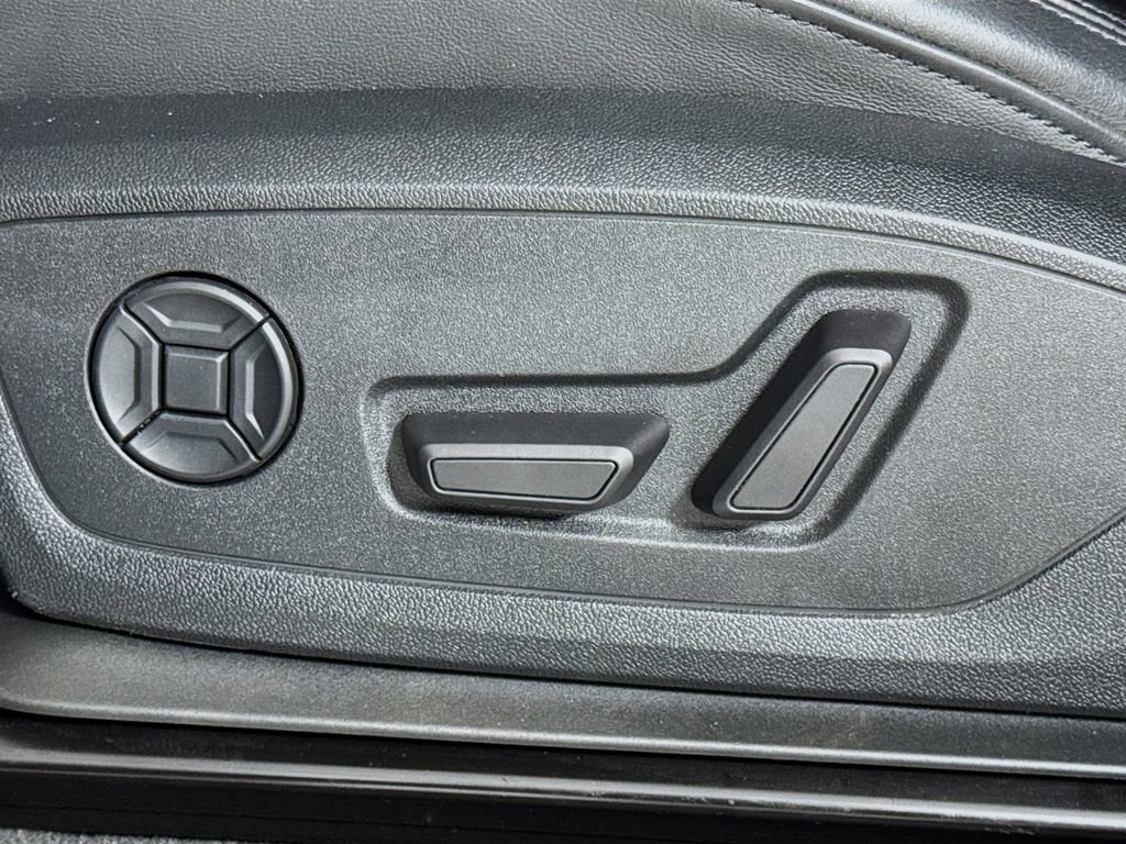 Used 2020 Audi Q3 2.0T Premium w/ Convenience Package AWD/4WD image 17
