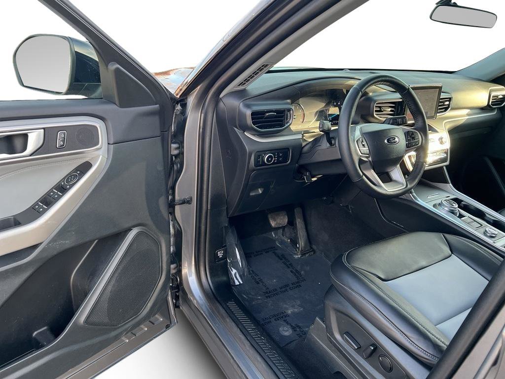 Used 2023 Ford Explorer XLT w/ Equipment Group 202A image 11