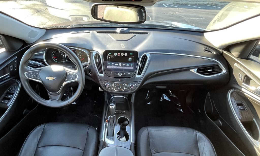 Used 2016 Chevrolet Malibu Premier w/ Driver Confidence Package FWD image 11