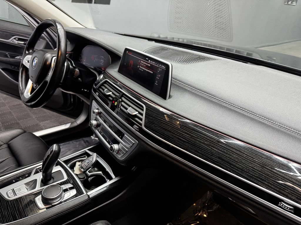 Used 2022 BMW 740i RWD image 50