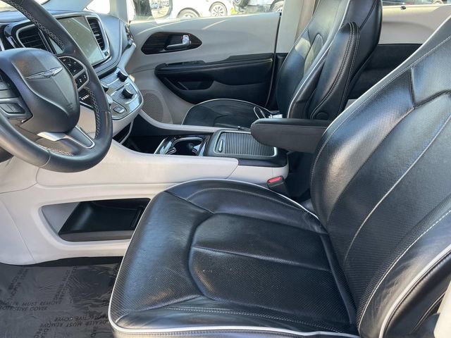 Used 2023 Chrysler Pacifica Limited FWD image 21