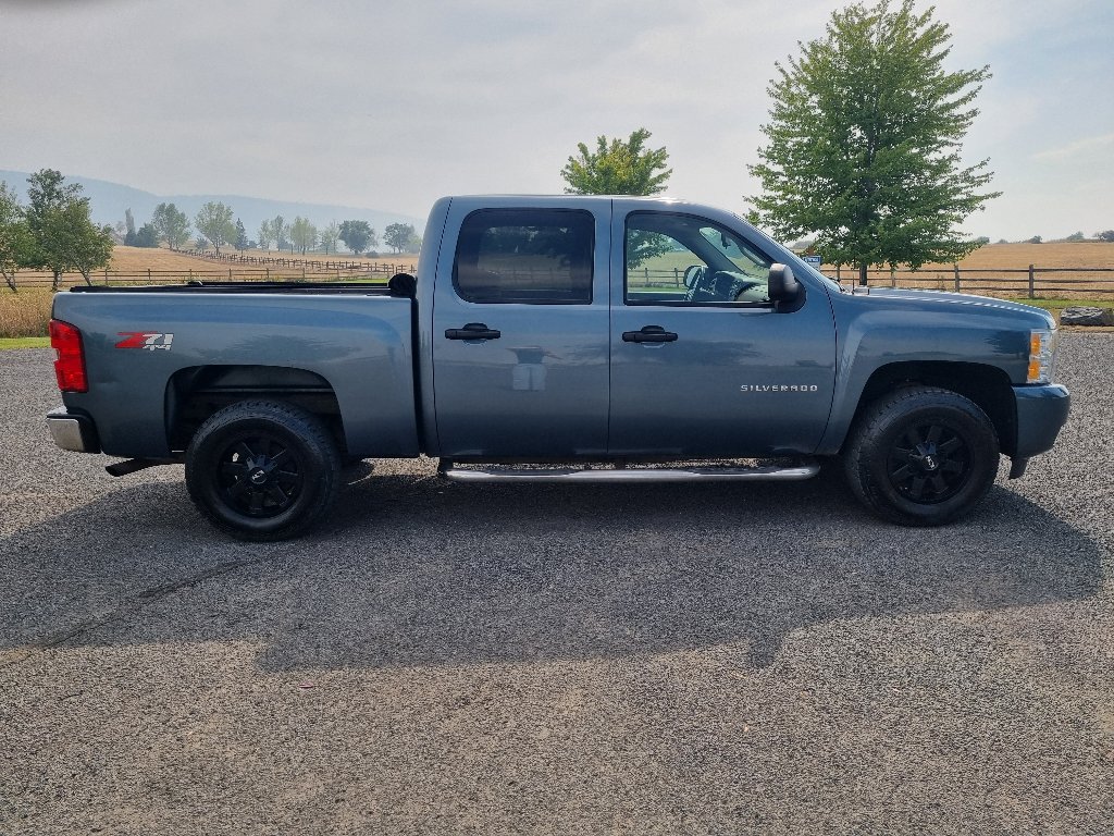 Used 2011 Chevrolet Silverado 1500 LT w/ All-Star Edition AWD/4WD image 4