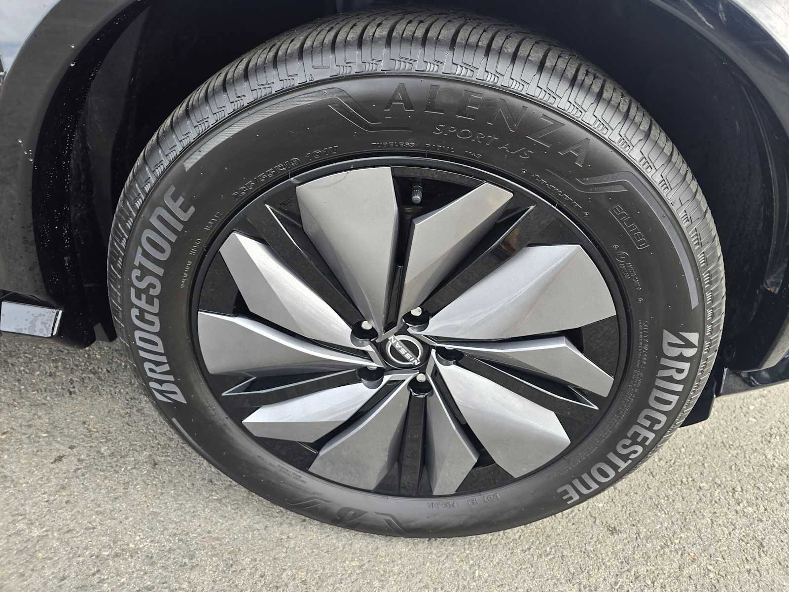 Used 2024 Nissan Ariya FWD image 9