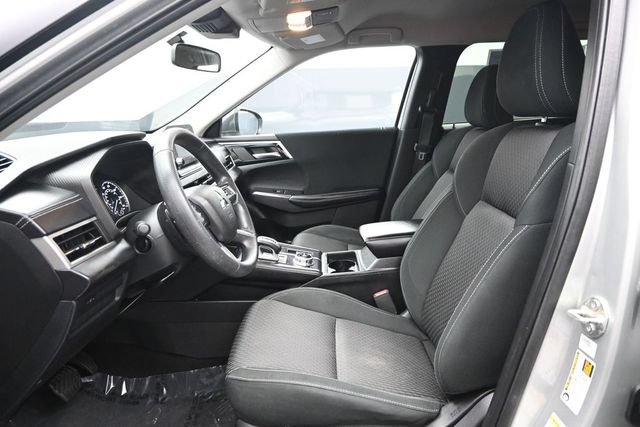 Used 2022 Mitsubishi Outlander ES FWD image 5